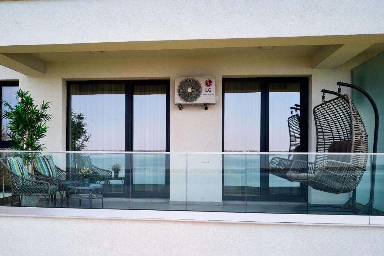 Riva Lake Boutique Mamaia Ngoại thất bức ảnh