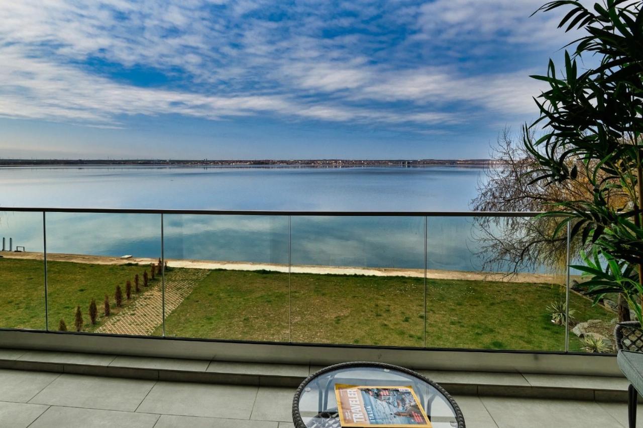 Riva Lake Boutique Mamaia Ngoại thất bức ảnh